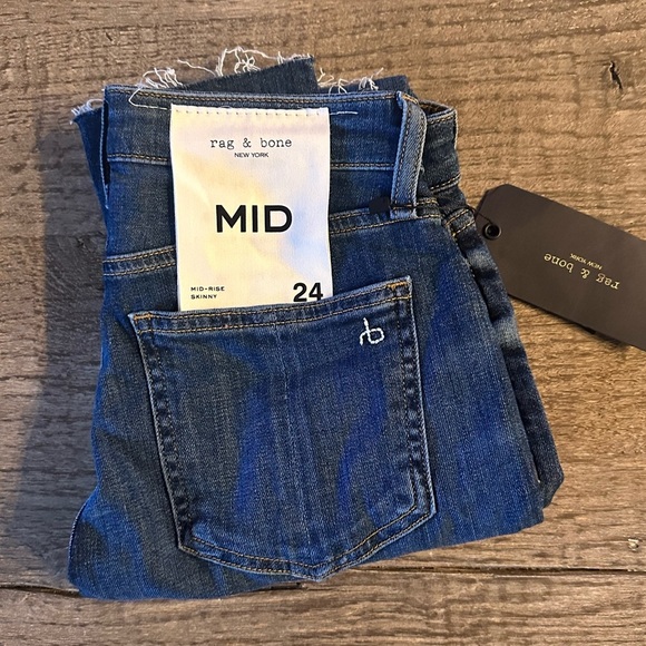 Rag & Bone Cate Mid Rise Skinny Jeans in Juni. - Picture 8 of 11